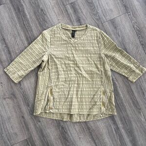 Focus Casual Life Light Olive Textured Quarter-Sleeve Top with Side Zips Medium